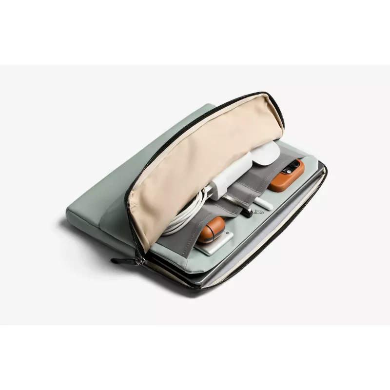Bellroy Laptop Caddy 16 - laptoptas voor 16 inch laptops met accessoirevakken (eucalyptus)