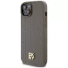 DKNY DKHMP15SPSHRPSW iPhone 15 / 14 / 13 6,1 inch hardcase bruin lederlook metaallogo MagSafe