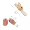 Kaloo 2-in-1 cadeauset konijn (rammelaar + booties) Petites Chansons collectie