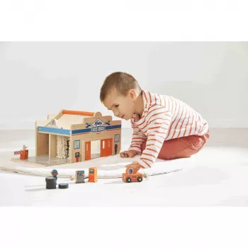 Janod Houten Garage met Figuren en Openingsmechanisme Cross Roads 2+