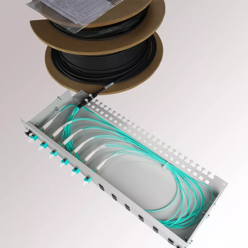 EFB Elektronik deels bezette breakout-box met 24 LC-duplex koppelingen OM3