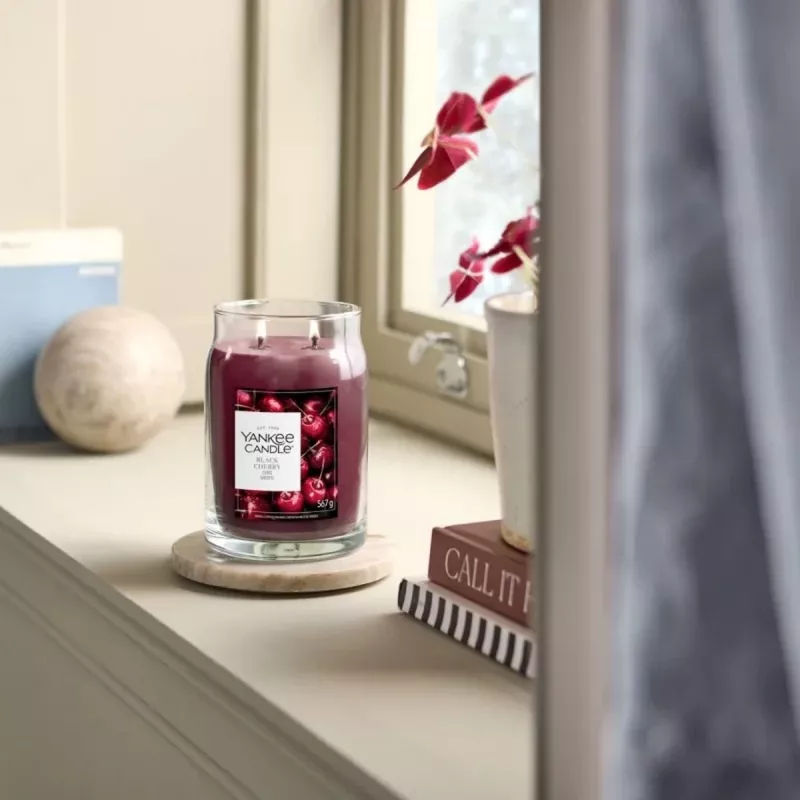 Yankee Candle Signature Black Cherry grote kaars in pot 567g