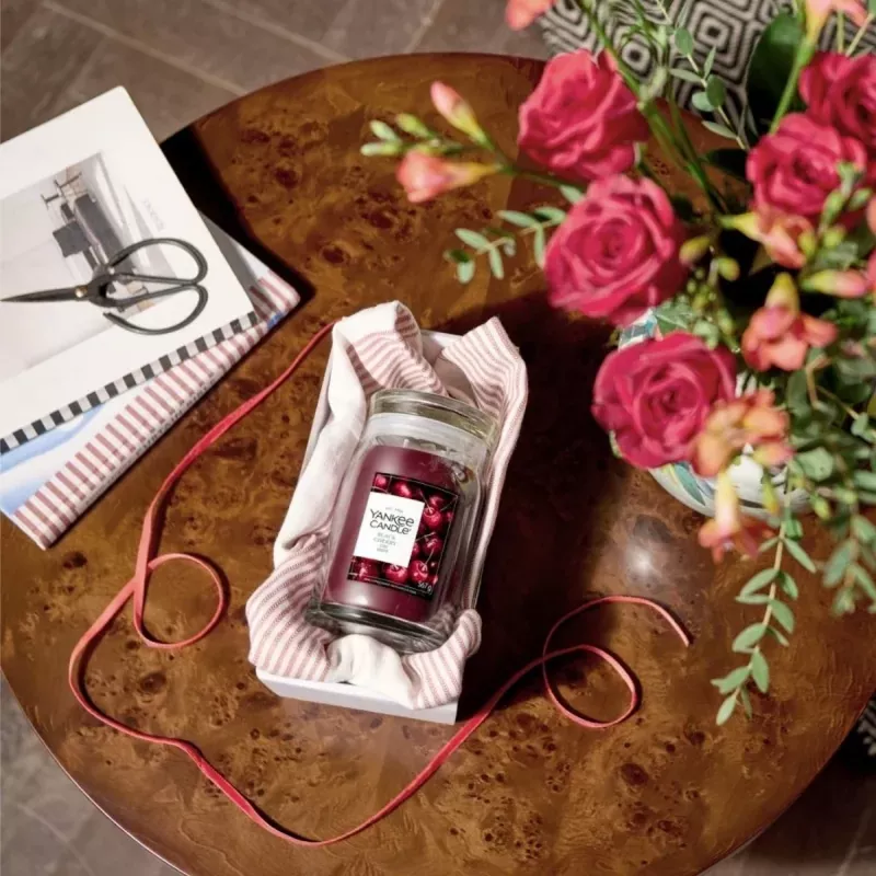 Yankee Candle Signature Black Cherry grote kaars in pot 567g