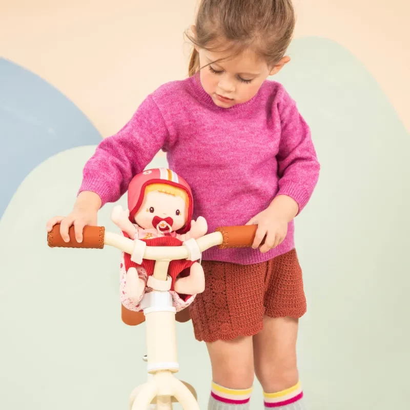 Lilliputiens Lena pop in fietszitje met knuffeldoekje en helm 18m+