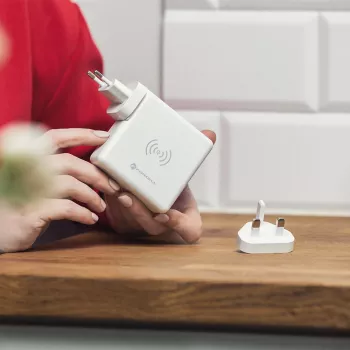FORCELL F-ENERGY 4-in-1 draadloze oplader van 15 W met USB/USB-C-poorten en powerbank van 8000 mAh