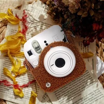 LOVEINSTANT beschermhoes voor Fujifilm Instax Mini 12 - pluche hondenontwerp - bruin