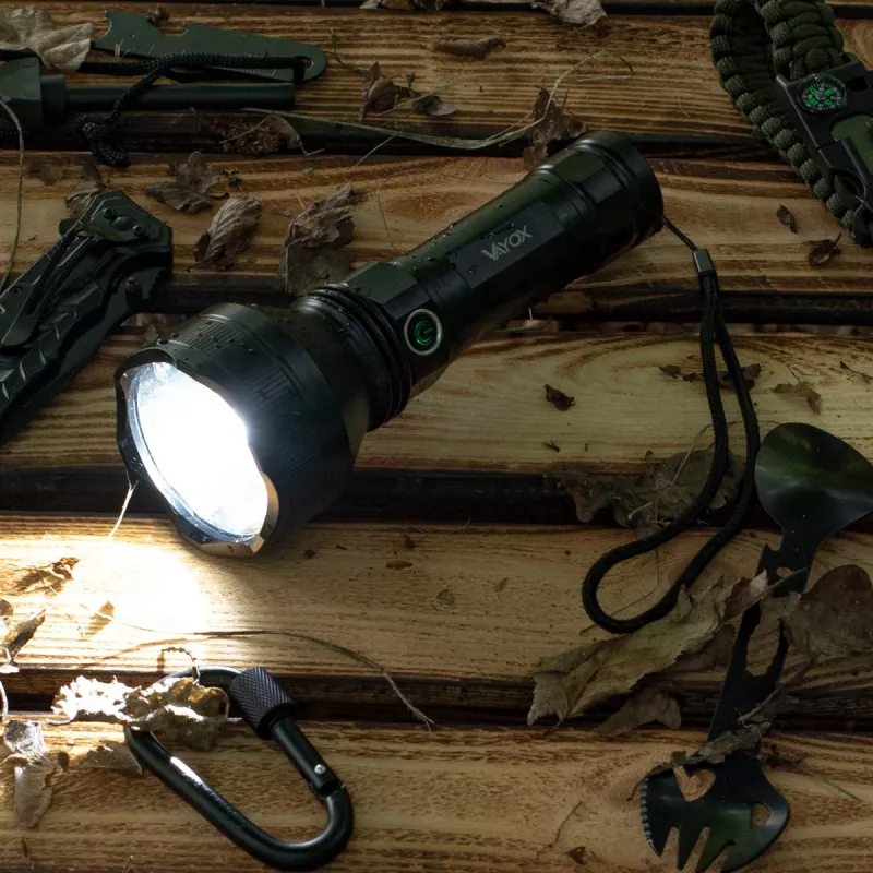 VAYOX VA0109 tactische accu-zaklamp, 1900 lm, 20 W, 5000 mAh, USB-C, IPX5