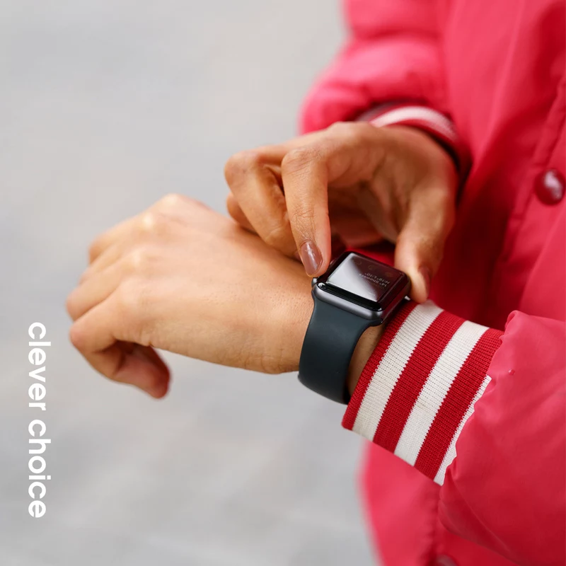 Crong Liquid Silicone band voor Apple Watch 38/40/41/42 mm (zwart)