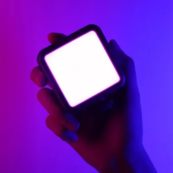 Ulanzi VL49 RGB Pro LED videolamp 60 LEDs 2500mAh met magneetbevestiging en honingraatraster