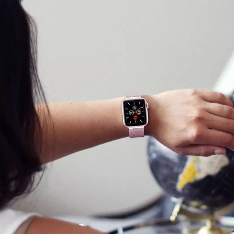 Tech-Protect Milanese Loop voor Apple Watch 8 / 9 / 10 / 11 / SE / Ultra (44 / 45 / 46 / 49mm) - zilver
