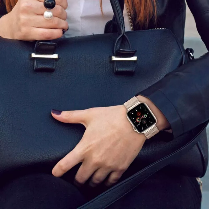 Tech-Protect Milanese Loop voor Apple Watch 8 / 9 / 10 / 11 / SE / Ultra (44 / 45 / 46 / 49mm) - zilver