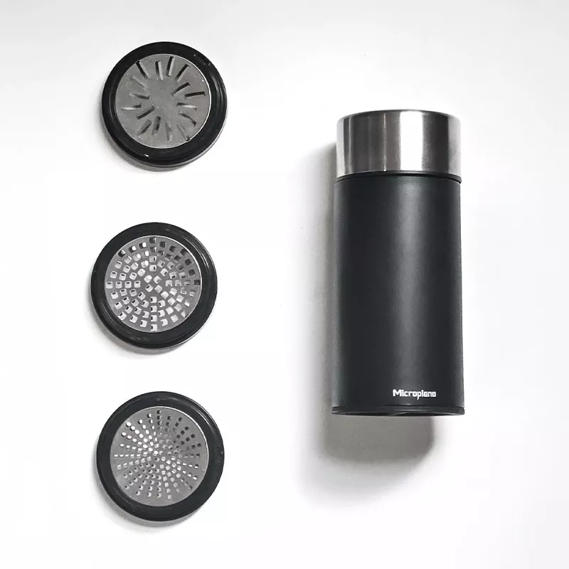 Microplane Universal Mill - zwart/transparant, draairasp voor harde kaas, chocolade, noten, specerijen