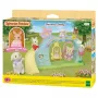EPOCH Sylvanian Families Adventure Kindergarten schommel met figuur