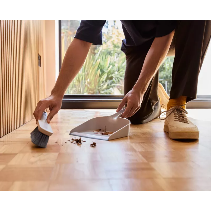 Joseph Joseph CleanTech wandbevestiging veegset met blik en bezem