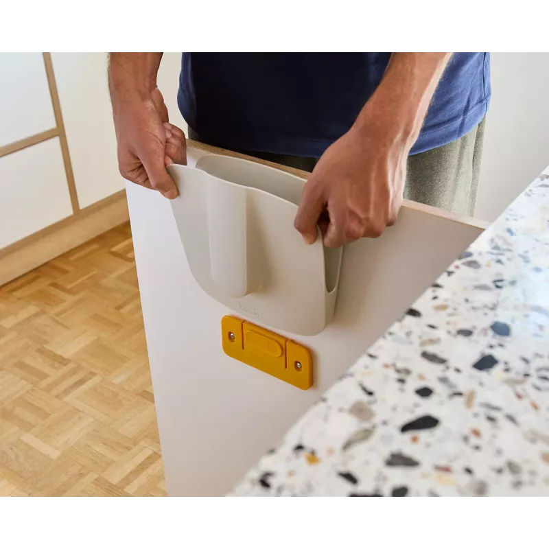 Joseph Joseph CleanTech wandbevestiging veegset met blik en bezem