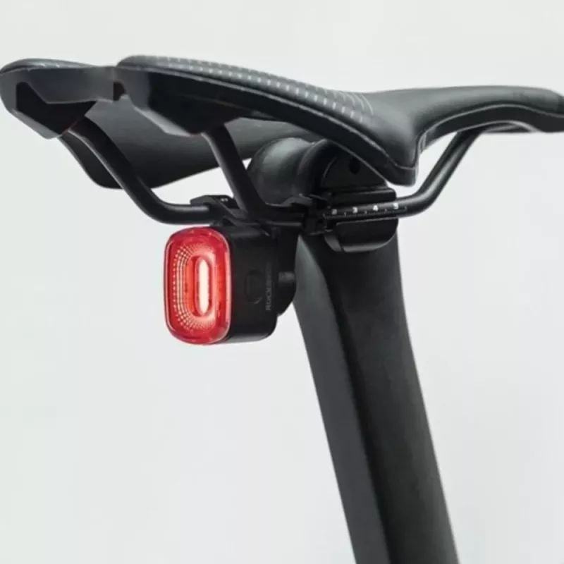 ROCKBROS Q2S fietsachterlicht met intelligente remdetectie en USB-C-kabel - zwart