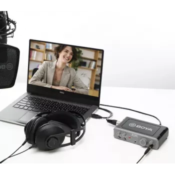 BOYA BY-AM1 2-kanaals USB-C audio-interface met XLR/TRS-ingangen, +48V fantoomvoeding en direct monitoring