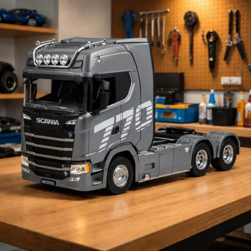 HUINA 32329 Scania 1:18 6-kanaals RC trekker met oplegger grijs zilver
