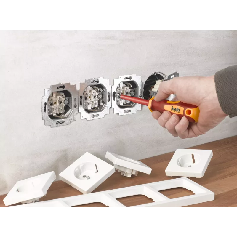 KWB 7-delige schroevendraaierset met spanningstester, chroom-vanadiumstaal, magnetische punten, ergonomische 2-componenten handgreep 140870