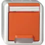 Gira SCHUKO stopcontact met klepdeksel, opbouw, oranje 4440309