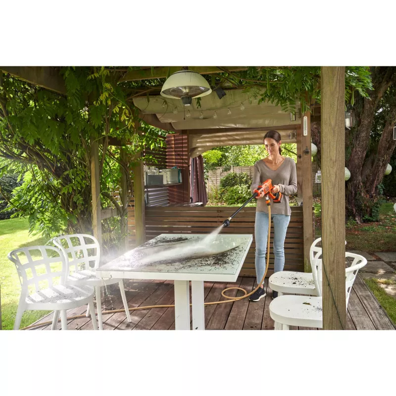 Black & Decker 18V accu-hogedrukreiniger 24 Bar met 2,0Ah accu en oplader (BCPC18D1-QW)