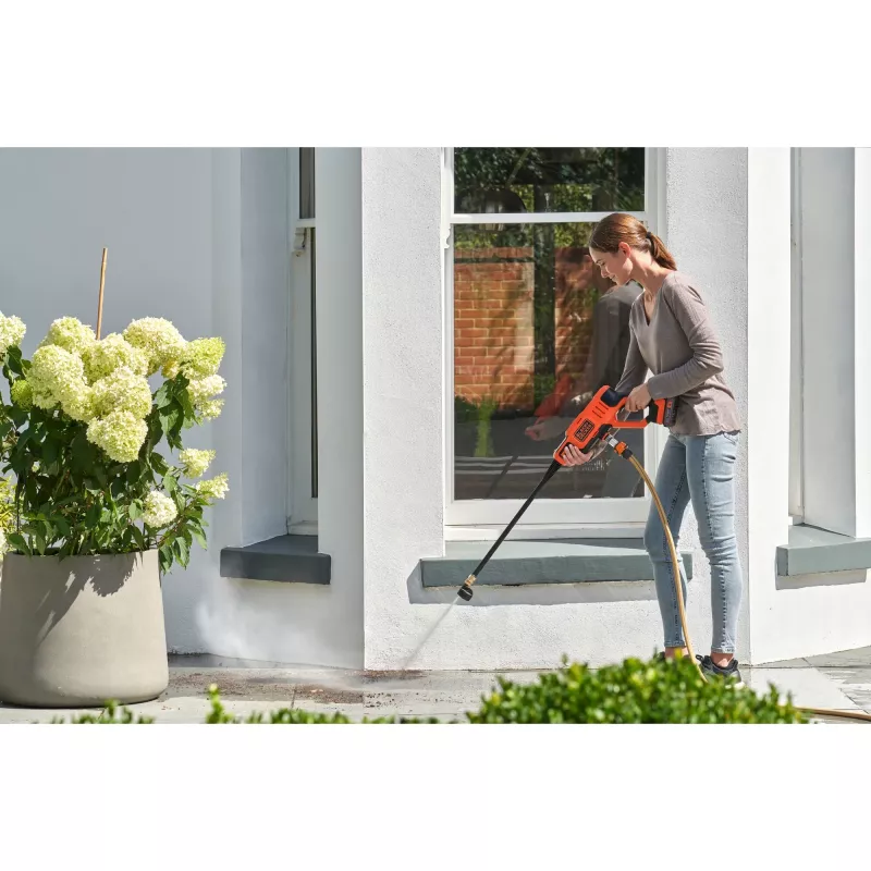 Black & Decker 18V accu-hogedrukreiniger 24 Bar met 2,0Ah accu en oplader (BCPC18D1-QW)