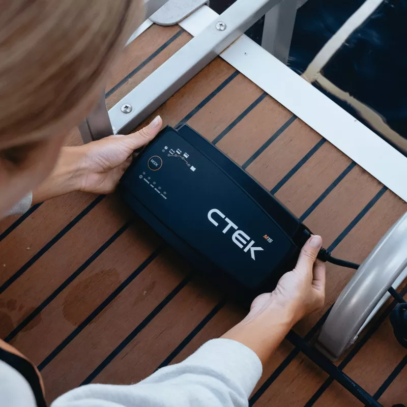 CTEK M15 EU 40-192 automatische acculader 12V 15A voor loodzuur- en lithiumbatterijen
