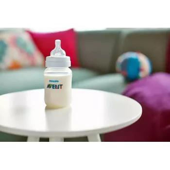Philips Avent anti-koliek babyspeenfles met siliconen speen, middelgrote flow, 3M+, 2-pack