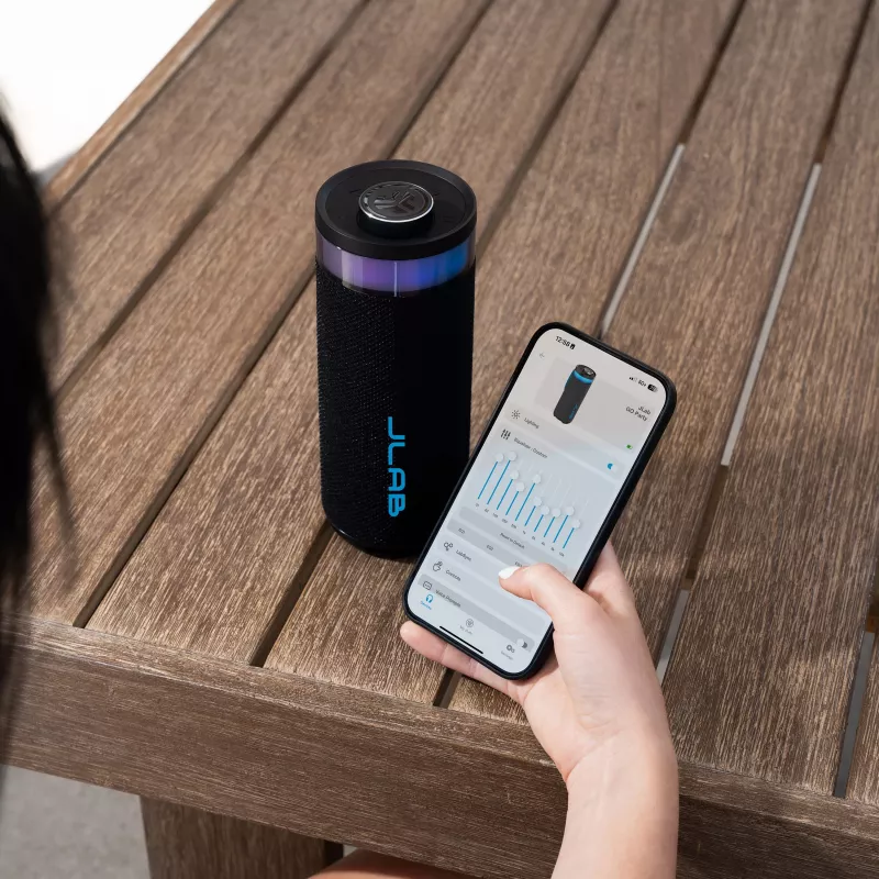 JLab Go Party draagbare Bluetooth-luidspreker met 20W uitgangsvermogen, IPX6 waterbestendigheid, 15 uur accu, ingebouwde microfoon, lichtmodi, zwart