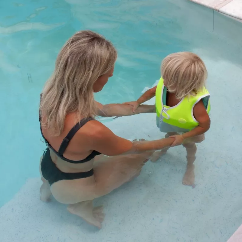 Sunnylife zwemvest (2-3 jaar) – Salty the Shark Aqua Neon Yellow