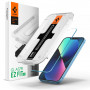 Spigen GLAS.tR EZ Fit gehard glas voor Apple iPhone 13 / 13 Pro / 14 / 16e / 17e, transparant