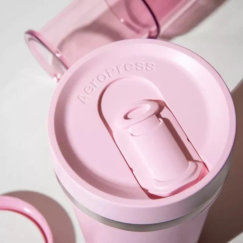 AeroPress Go Plus koffiezetapparaat met roze thermobeker 475 ml