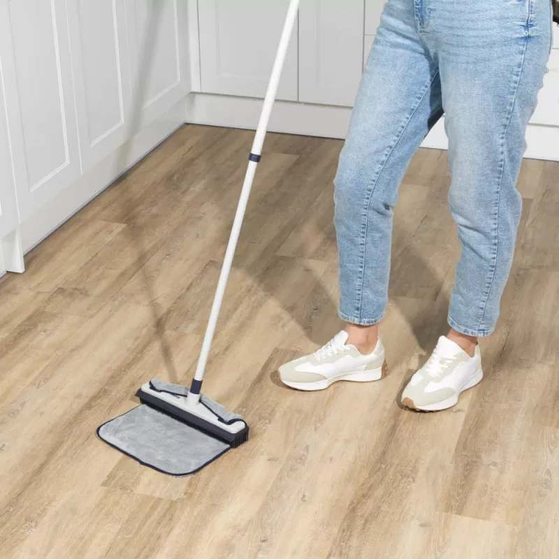 Beldray LA00000049EU7 rubberen bezem met telescopische steel en geïntegreerde trekker