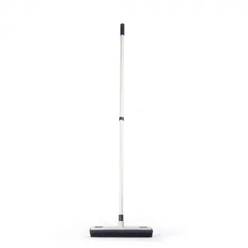 Beldray LA00000049EU7 rubberen bezem met telescopische steel en geïntegreerde trekker