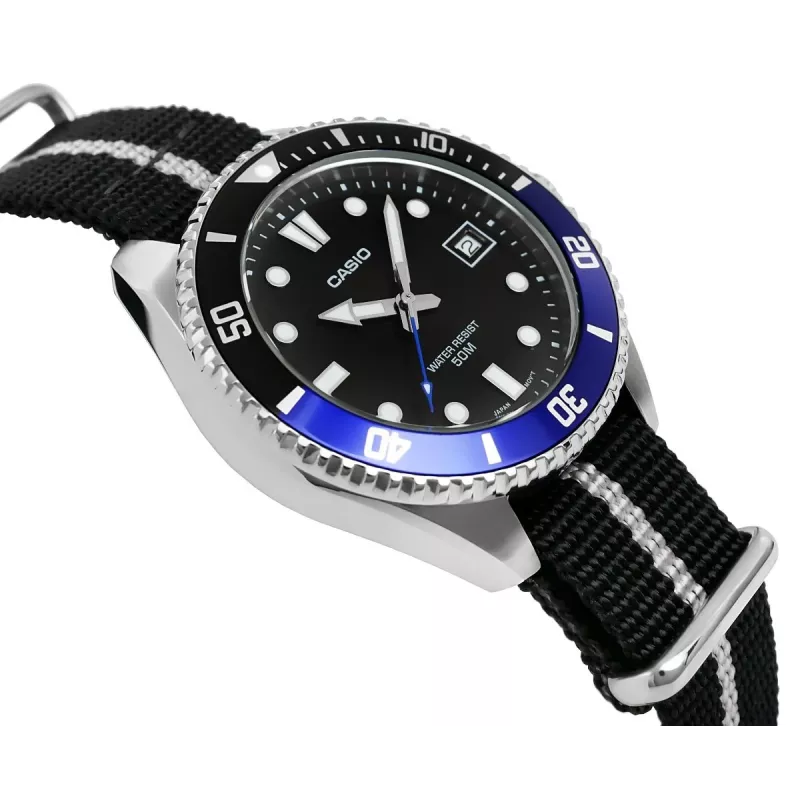 Casio MDV-10C-1A2VEF heren duikhorloge zwart edelstaal resin