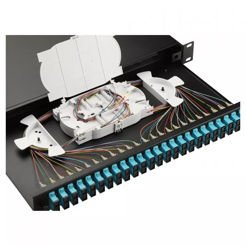 EQUIP 24-poorts glasvezel splicebox, LC Duplex, OM3, 1U, bestukt, zwart