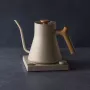Fellow Stagg EKG PRO elektrische pour-over waterkoker 900ml sesam-beige met houten handgreep