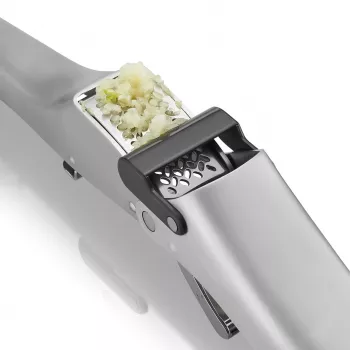 GEFU GARLICO knoflookpers, roestvrijstalen knoflookpers met geïntegreerde reinigingspen, ergonomische greep, vaatwasmachinebestendig, zilver