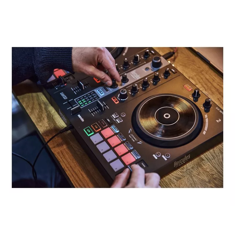 Hercules DJ Essentials Kit met DJControl Inpulse 200, DJMonitor 32 luidsprekers en HDP DJ45 koptelefoons
