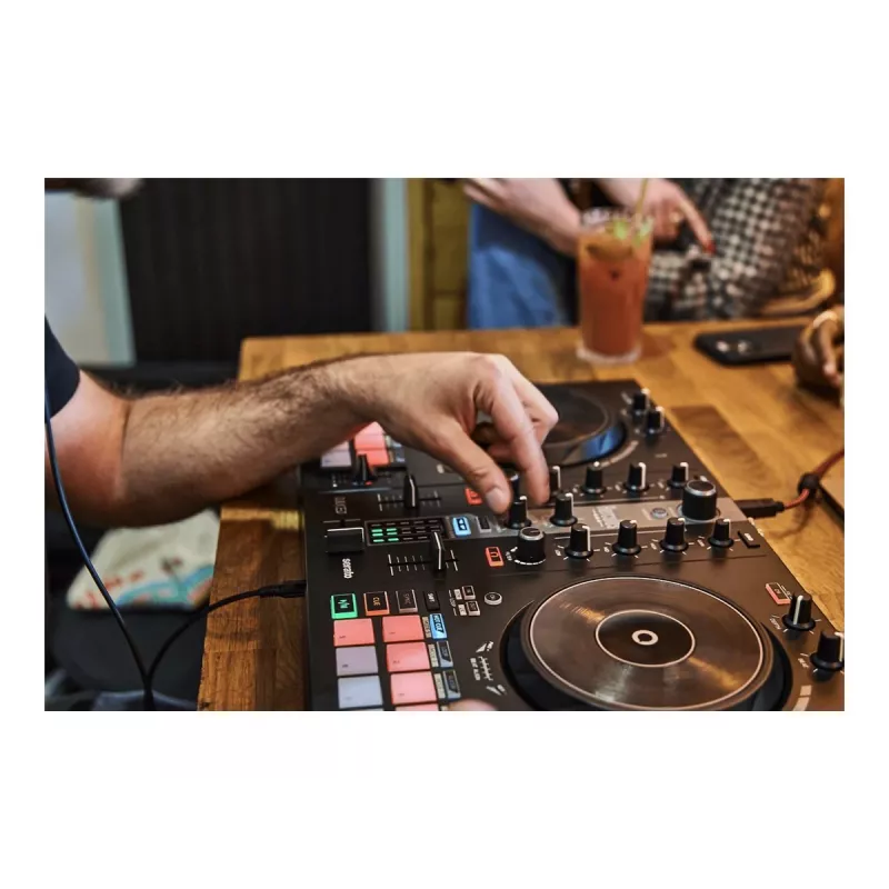 Hercules DJ Essentials Kit met DJControl Inpulse 200, DJMonitor 32 luidsprekers en HDP DJ45 koptelefoons