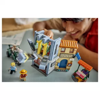 LEGO One Piece 75642 Showdown with Captain Smoker bouwset