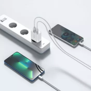 Tech-Protect White MagSafe Back Cover voor Apple iPhone 15 Pro Max