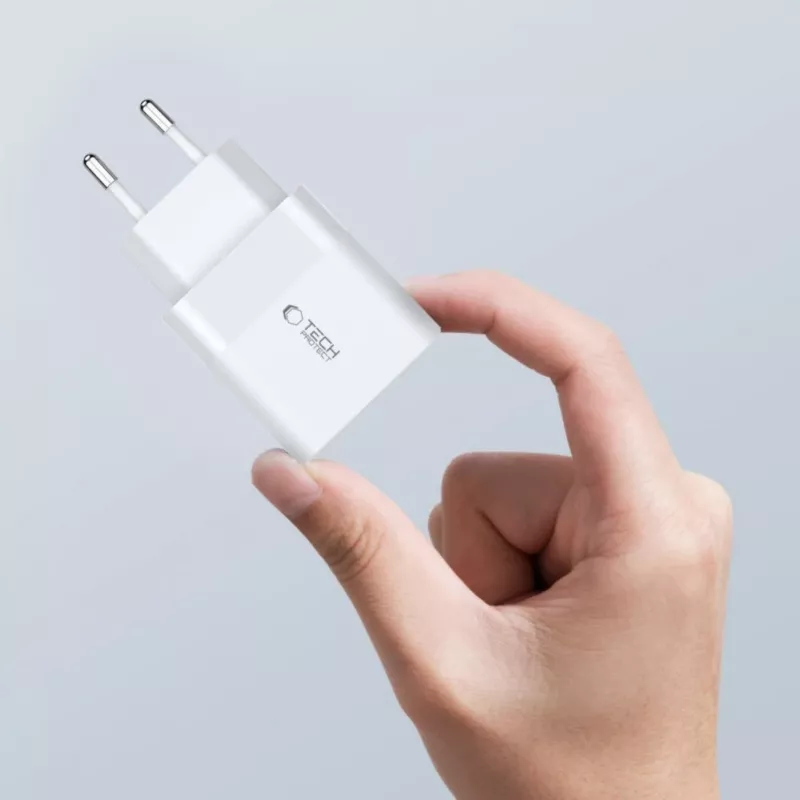 Tech-Protect White MagSafe Back Cover voor Apple iPhone 15 Pro Max