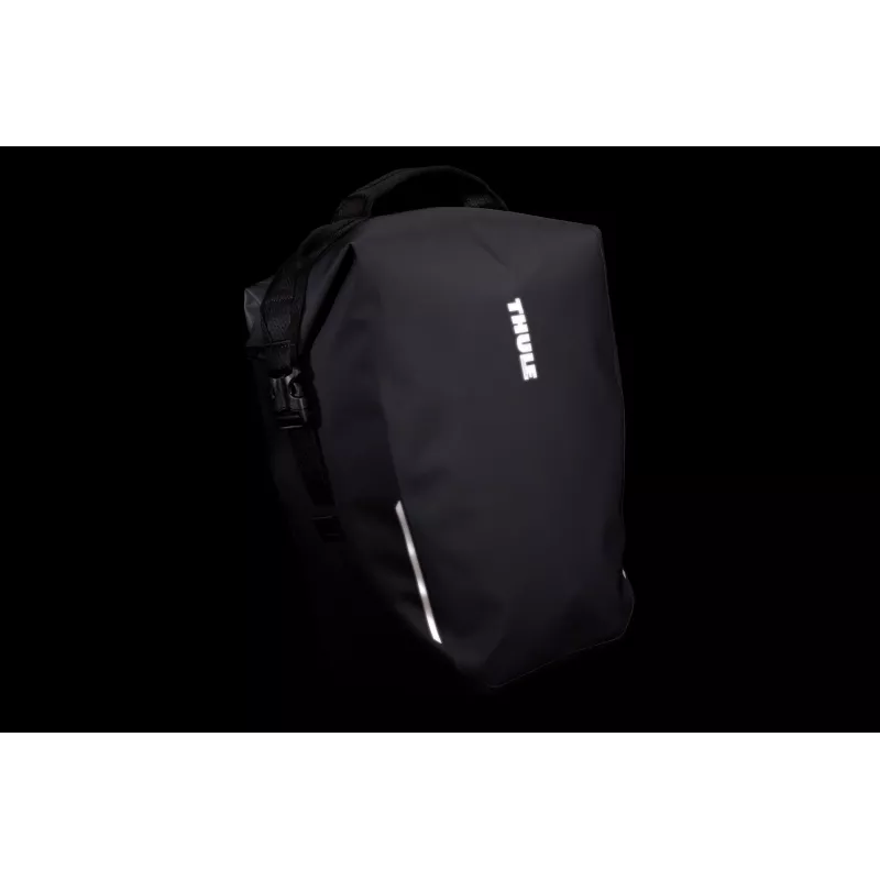 Thule 5476 Shield Pannier 22L with InLock zwart